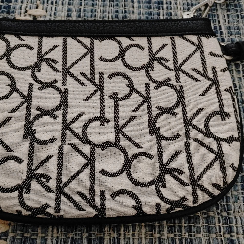 Calvin Klein Wristlet - Picture 3 of 9